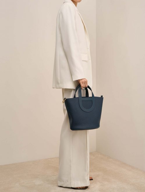 Hermès InTheLoop 23 BleuDePrusse Front  1 on Model | Sell your designer bag on Saclab.com