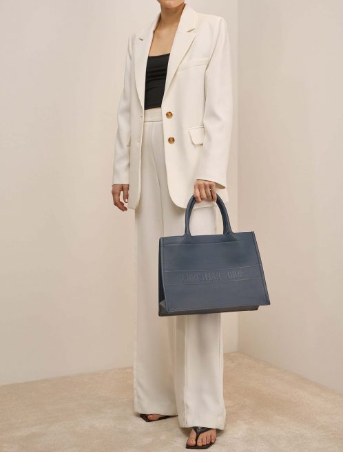 Dior BookTote Medium Blue on Model | Sell your designer bag on Saclab.com