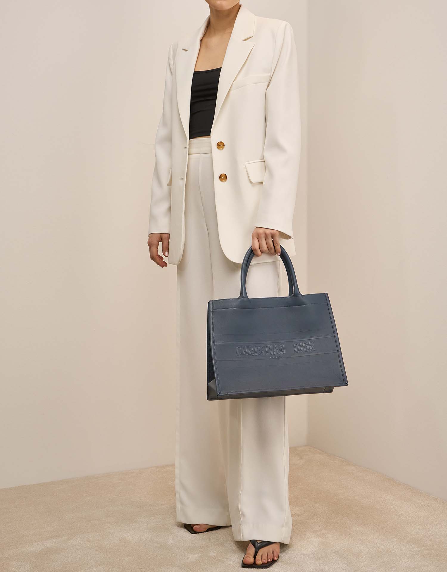 Dior BookTote Medium Blue on Model | Sell your designer bag on Saclab.com