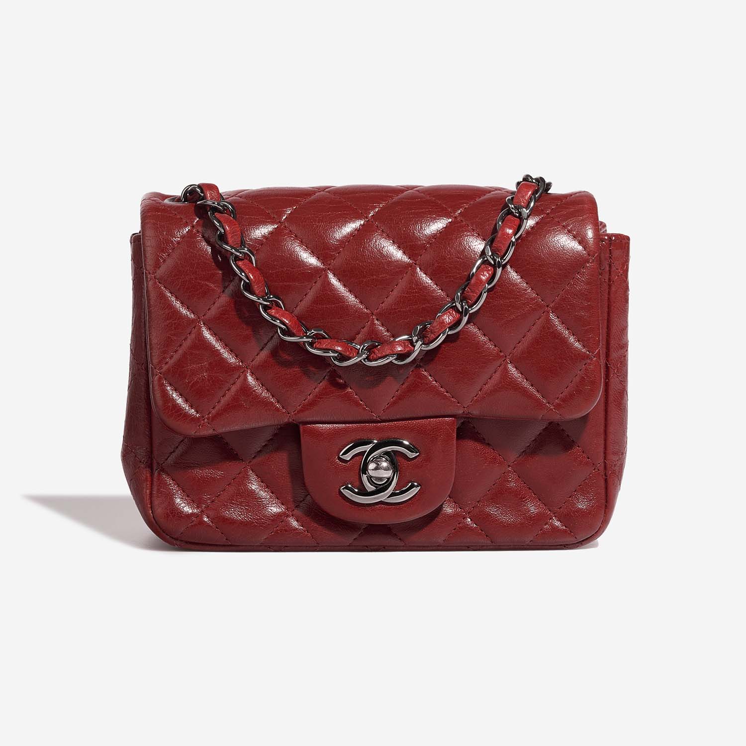 Red chanel handbag hi-res stock photography and images - Alamy