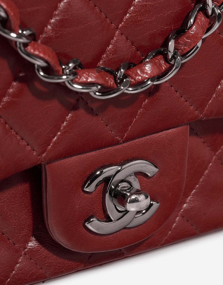 Chanel Timeless MiniSquare Red Closing System  | Sell your designer bag on Saclab.com