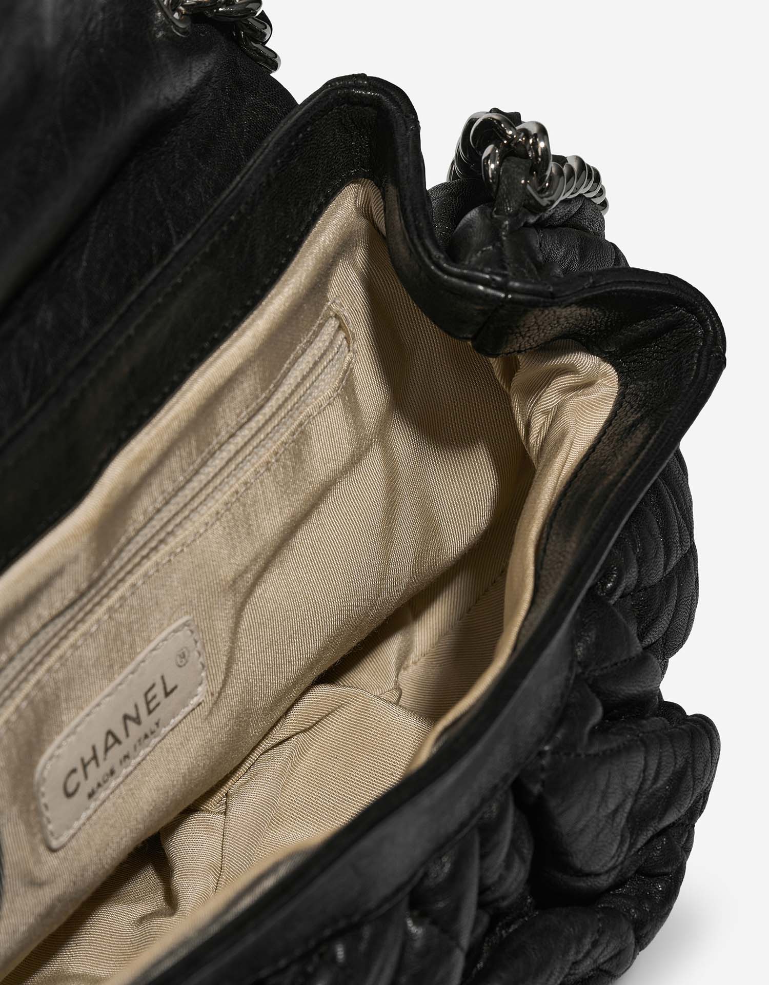 Chanel ChainAround Black Inside  | Sell your designer bag on Saclab.com