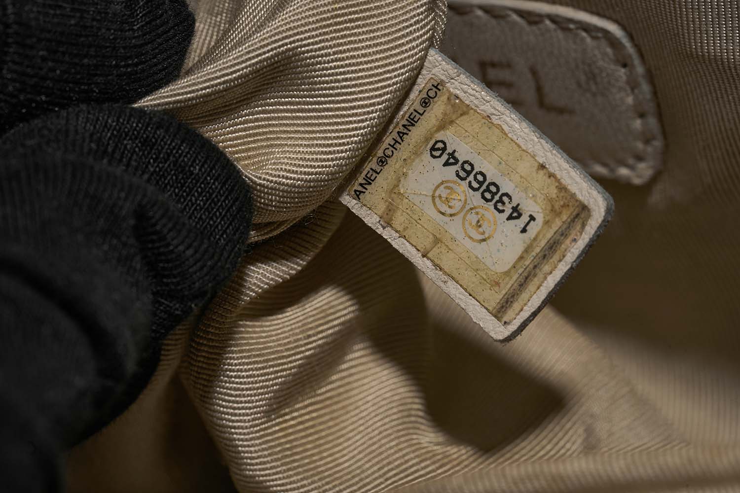 Chanel ChainAround Black D6 | Sell your designer bag on Saclab.com