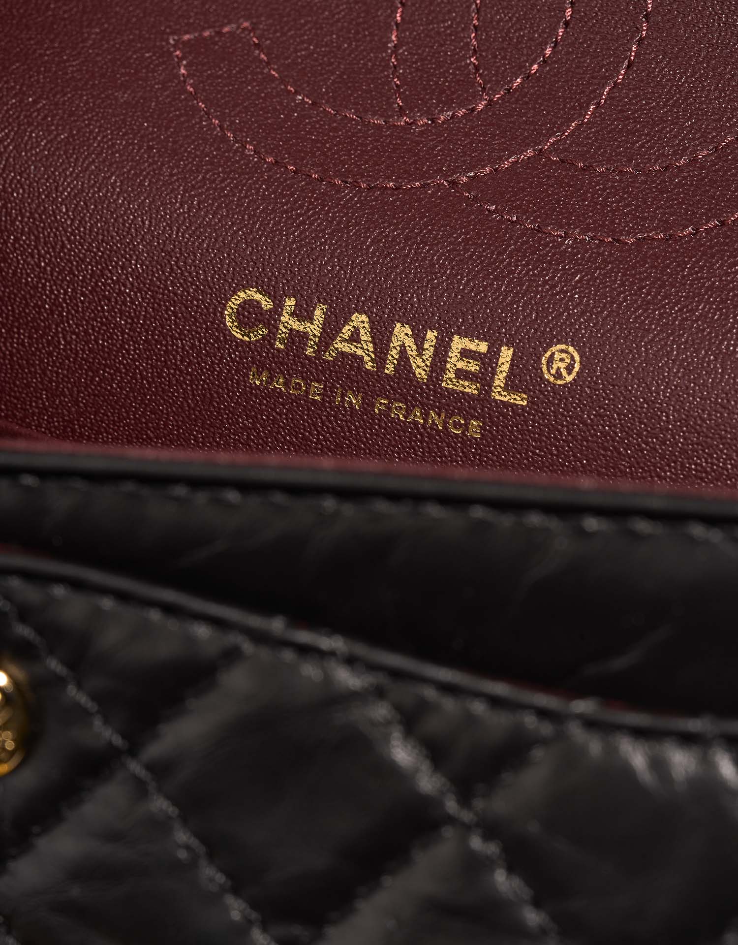 Chanel 255 225 Black Logo  | Sell your designer bag on Saclab.com