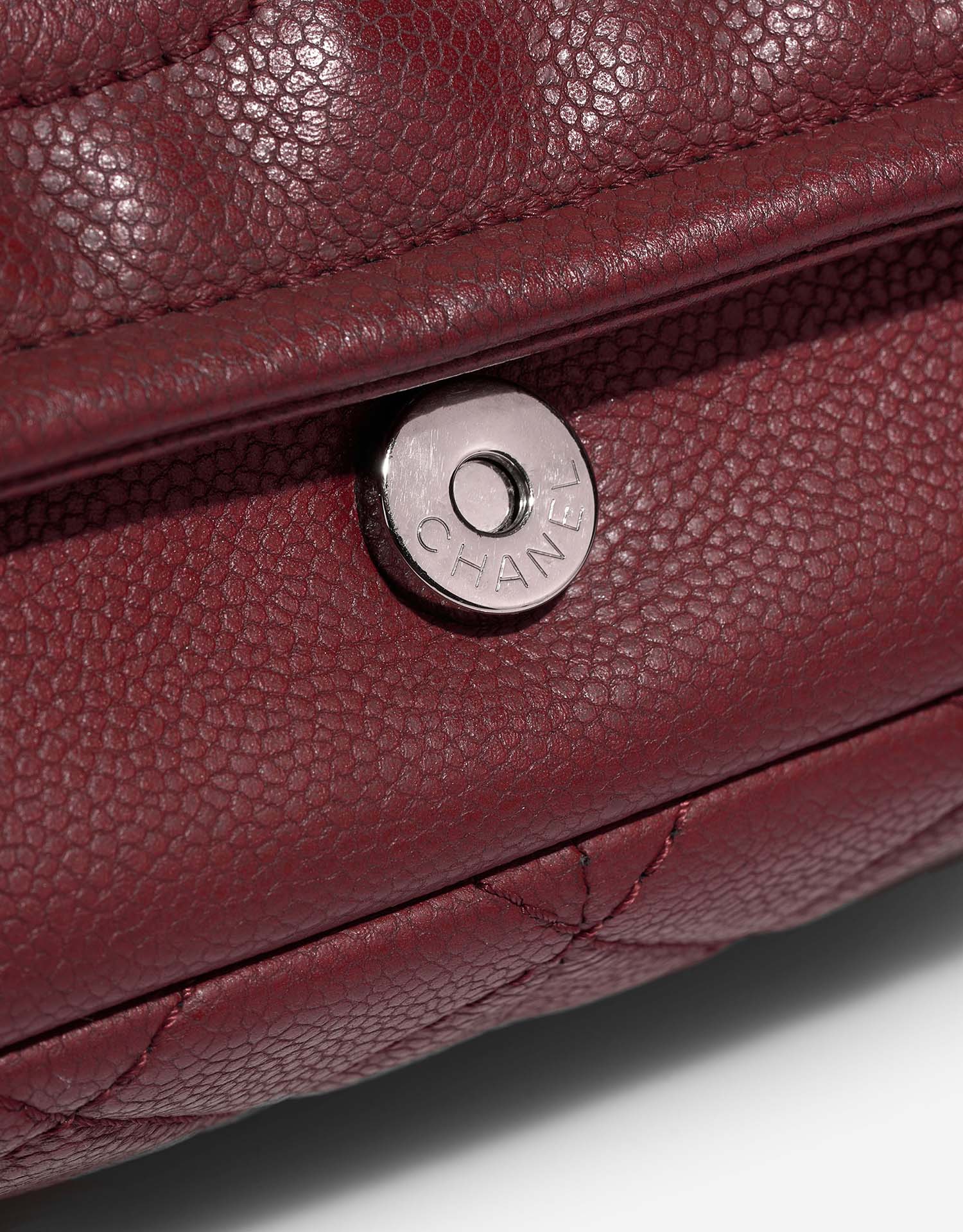 Chanel FlapBag Large Bordeaux Closing System  | Sell your designer bag on Saclab.com
