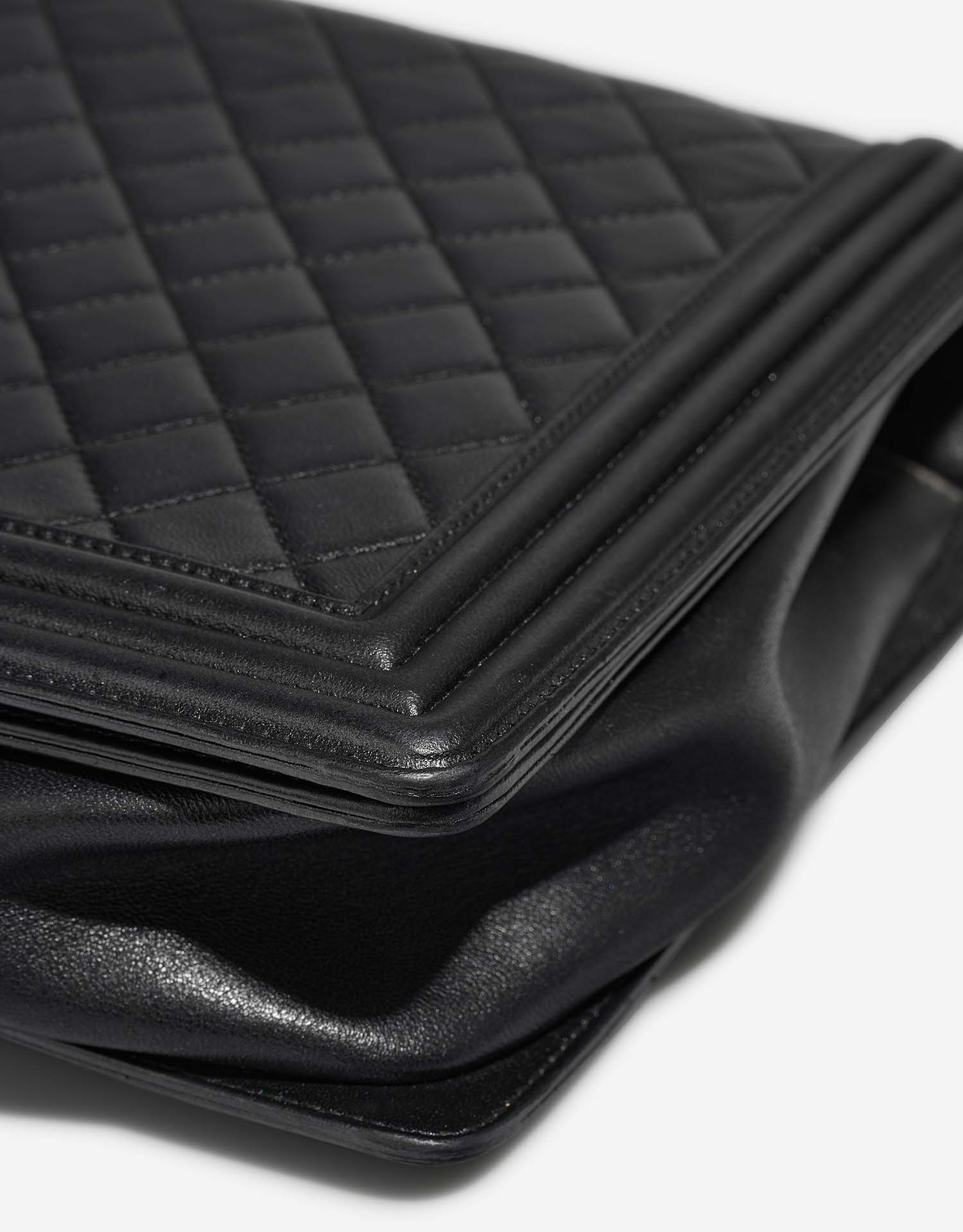 Chanel Boy Large Black signs of wear| Sell your designer bag on Saclab.com