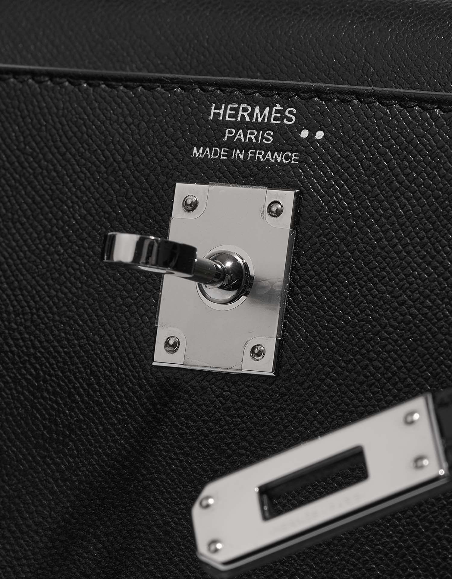 Hermès Kelly 25 Black Logo  | Sell your designer bag on Saclab.com