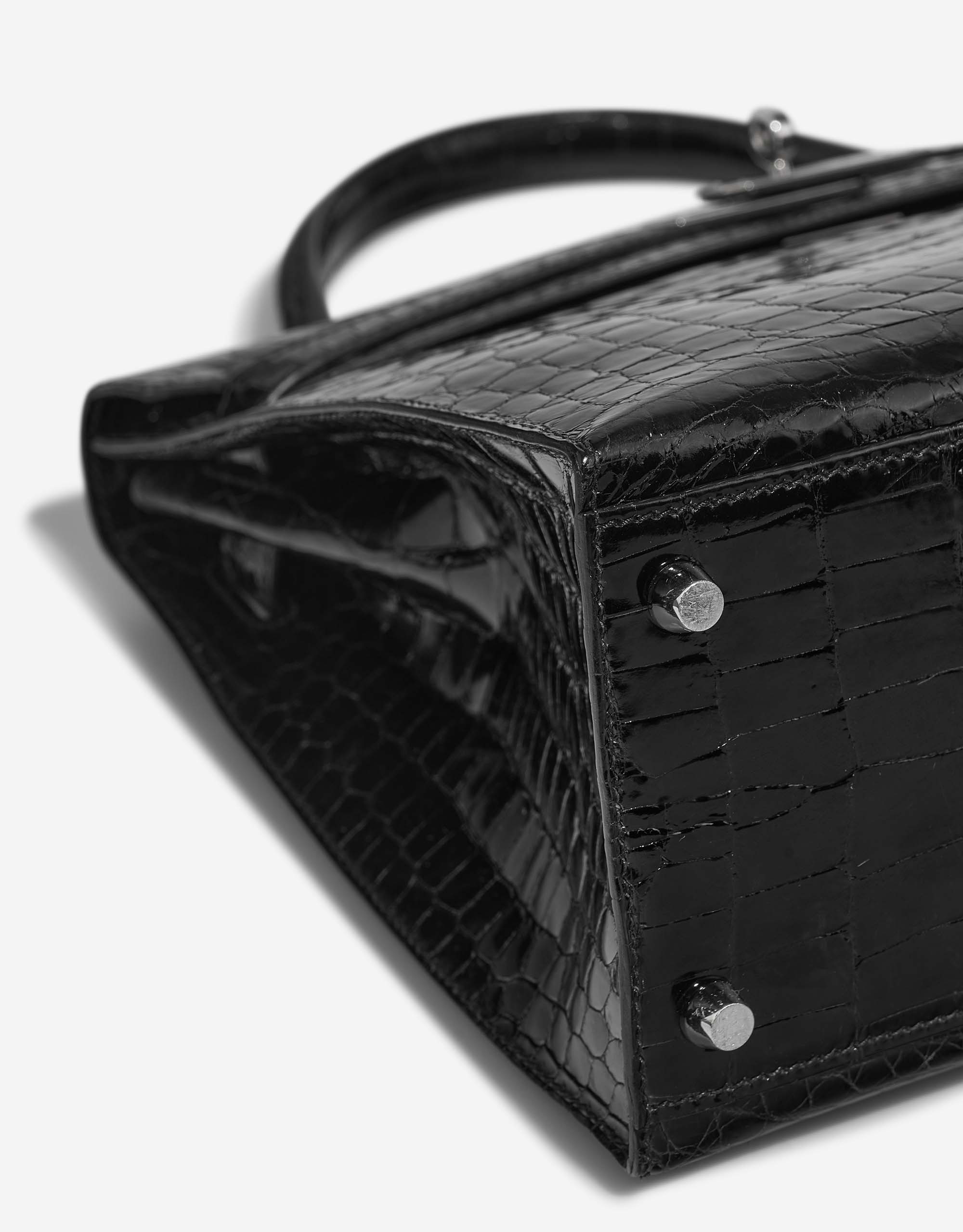 Hermès Kelly 32 Black signs of wear | Sell your designer bag on Saclab.com