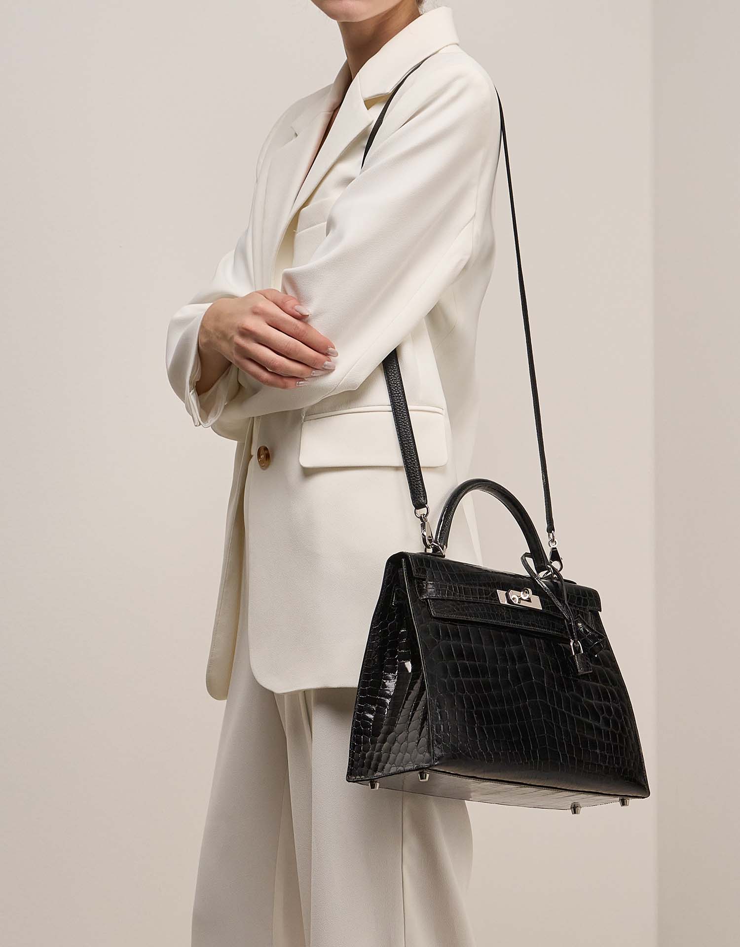 Hermès Strap Black on Model | Sell your designer bag on Saclab.com