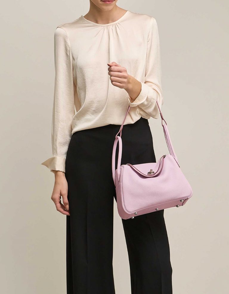 Hermès Lindy 26 MauvePale Front  | Sell your designer bag on Saclab.com