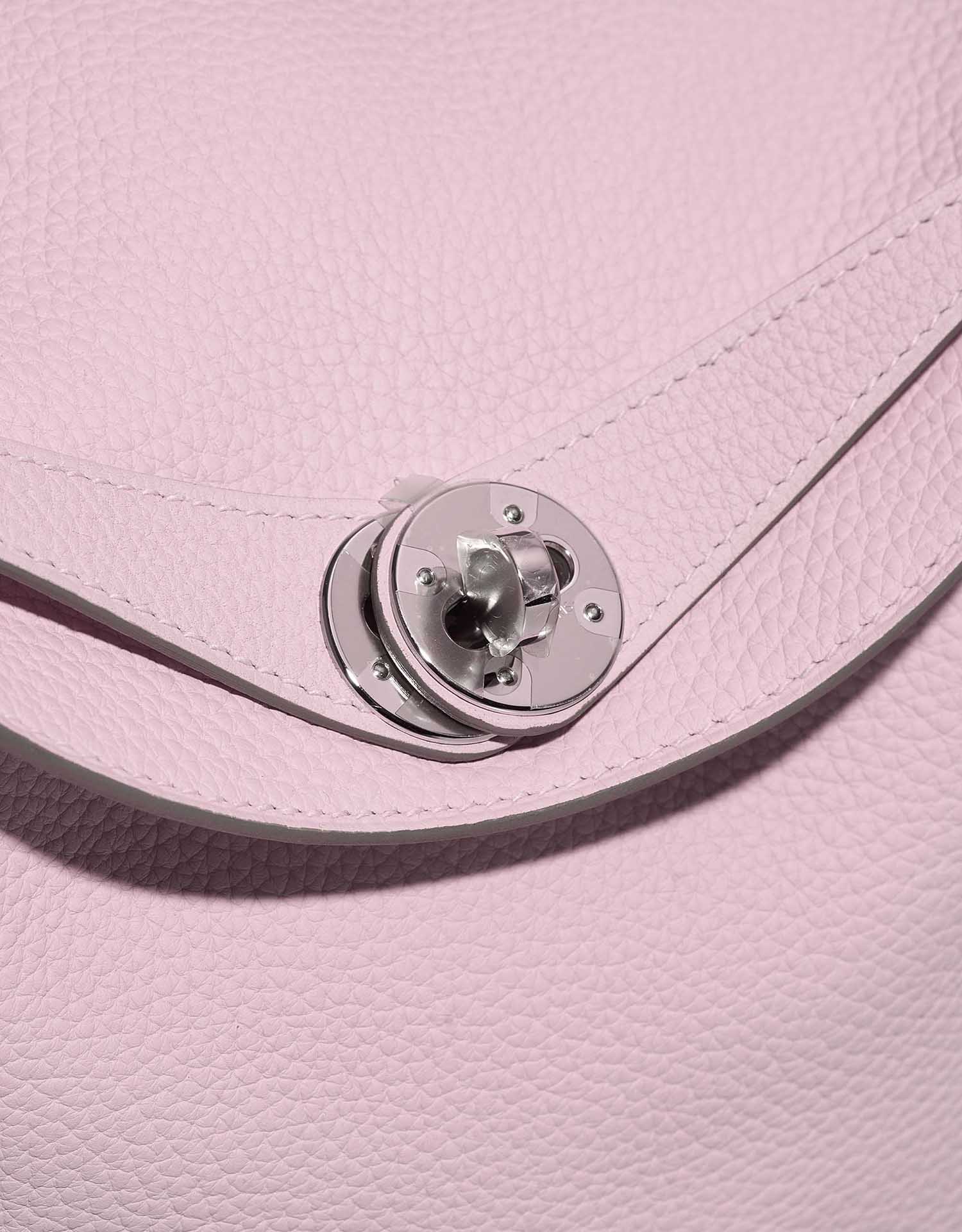 Hermès Lindy 26 MauvePale Closing System  | Sell your designer bag on Saclab.com