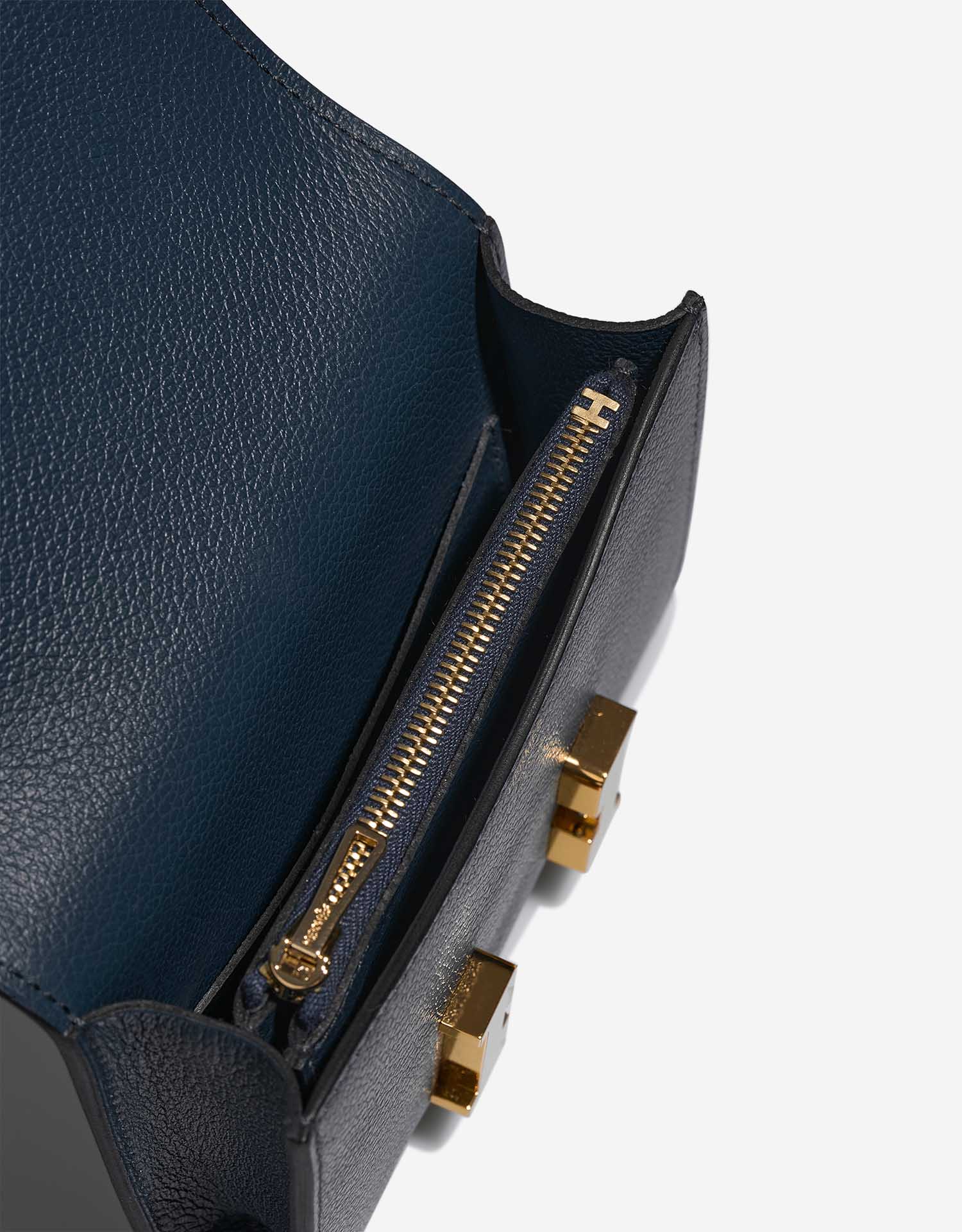 Hermès Constance SlimWallet BleuDePrusse Inside  | Sell your designer bag on Saclab.com