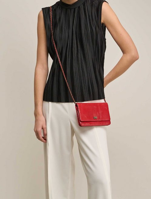 Chanel WalletOnChain Rouge sur Modèle | Vendez votre sac de créateur sur Saclab.com