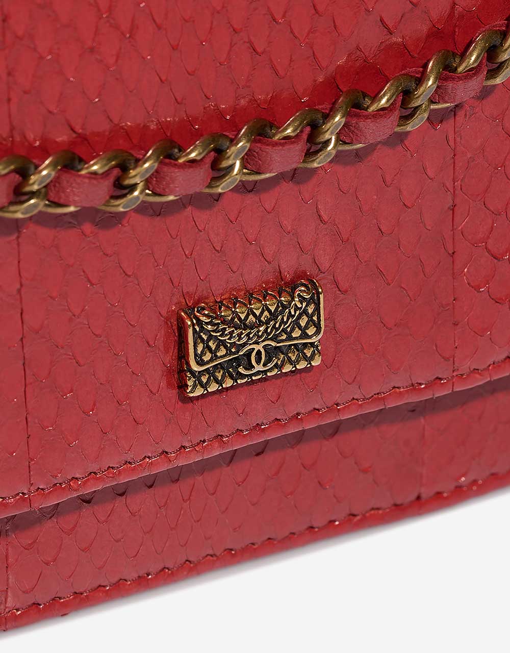 Chanel WalletOnChain Red Closing System  | Sell your designer bag on Saclab.com