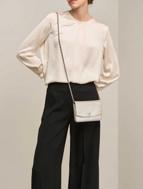 Chanel WalletOnChain ShinyChampagne on Model | Sell your designer bag on Saclab.com