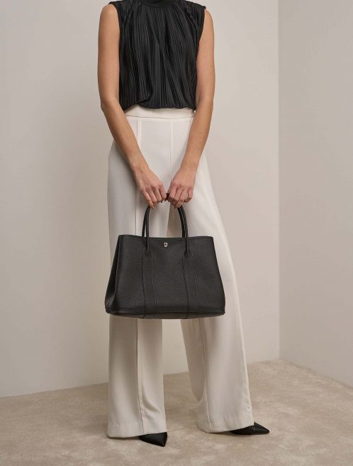 Hermès GardenParty 36 Noir auf Model | Verkaufen Sie Ihre Designertasche auf Saclab.com