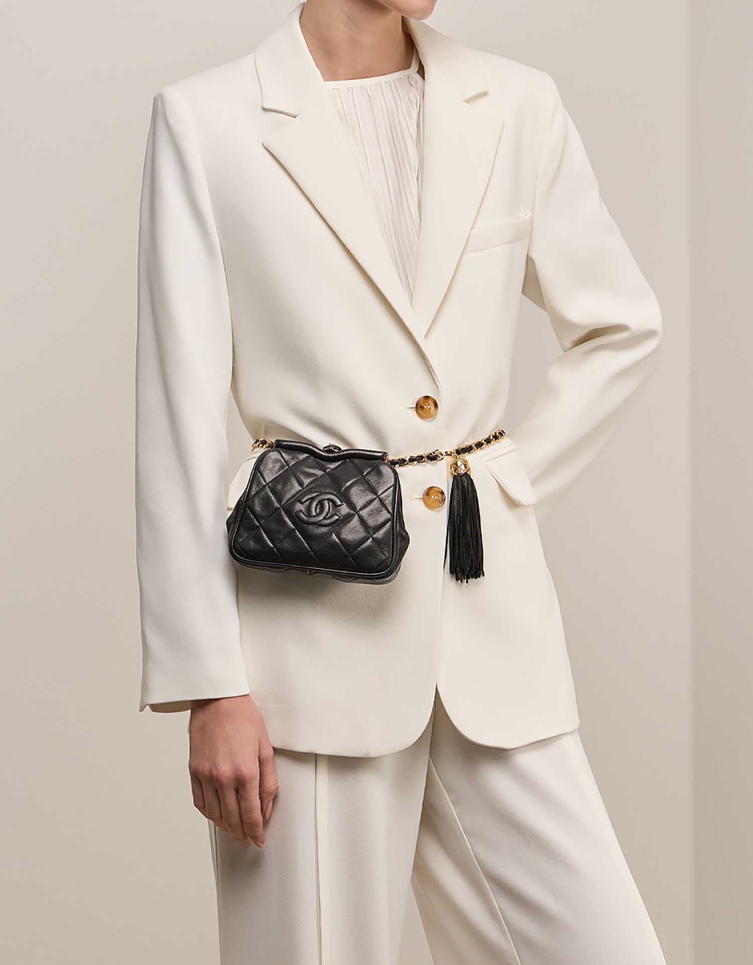 Chanel TimelessBeltBag OneSize Black on Model | Sell your designer bag on Saclab.com