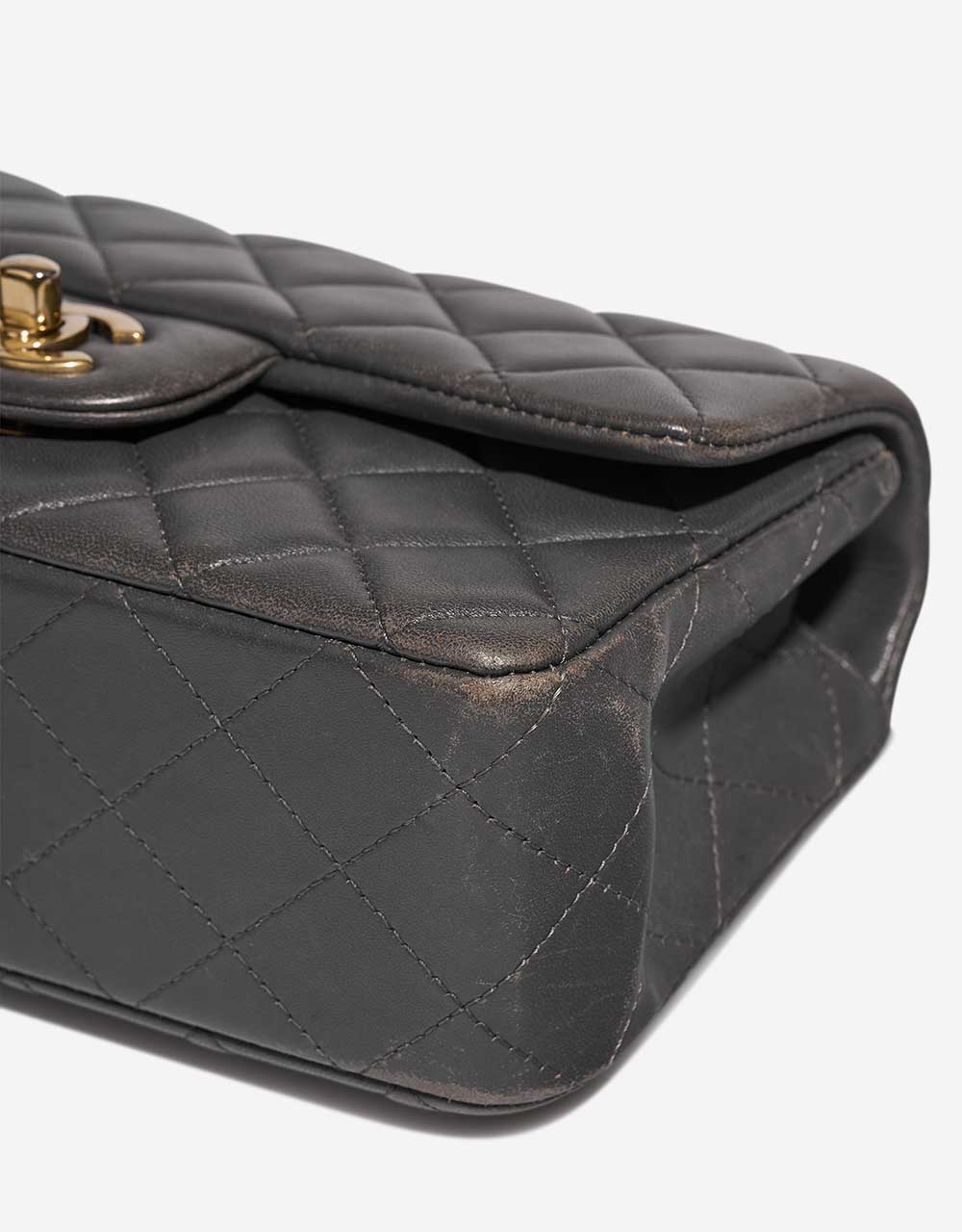Chanel Timeless MiniRectangular Anthracite signs of wear 3 | Sell your designer bag on Saclab.com