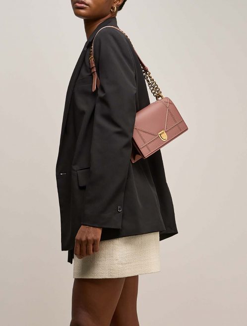 Dior Diorama Small Beigerose on Model | Sell your designer bag on Saclab.com