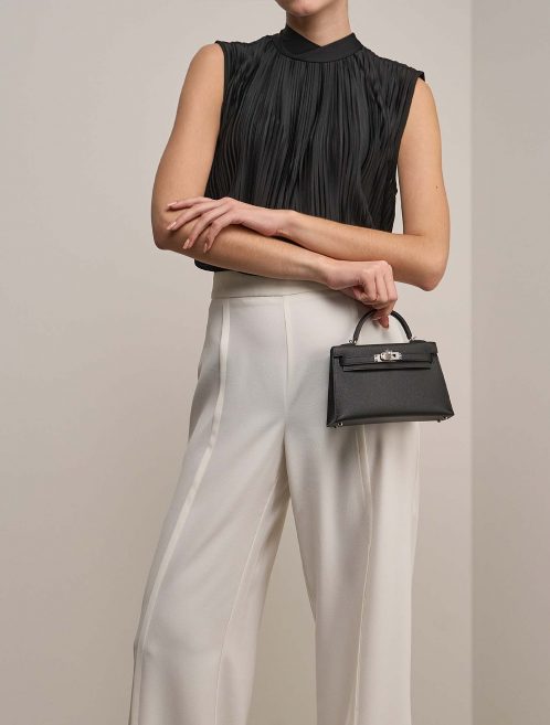 Hermès Kelly Mini Black on Model | Sell your designer bag on Saclab.com