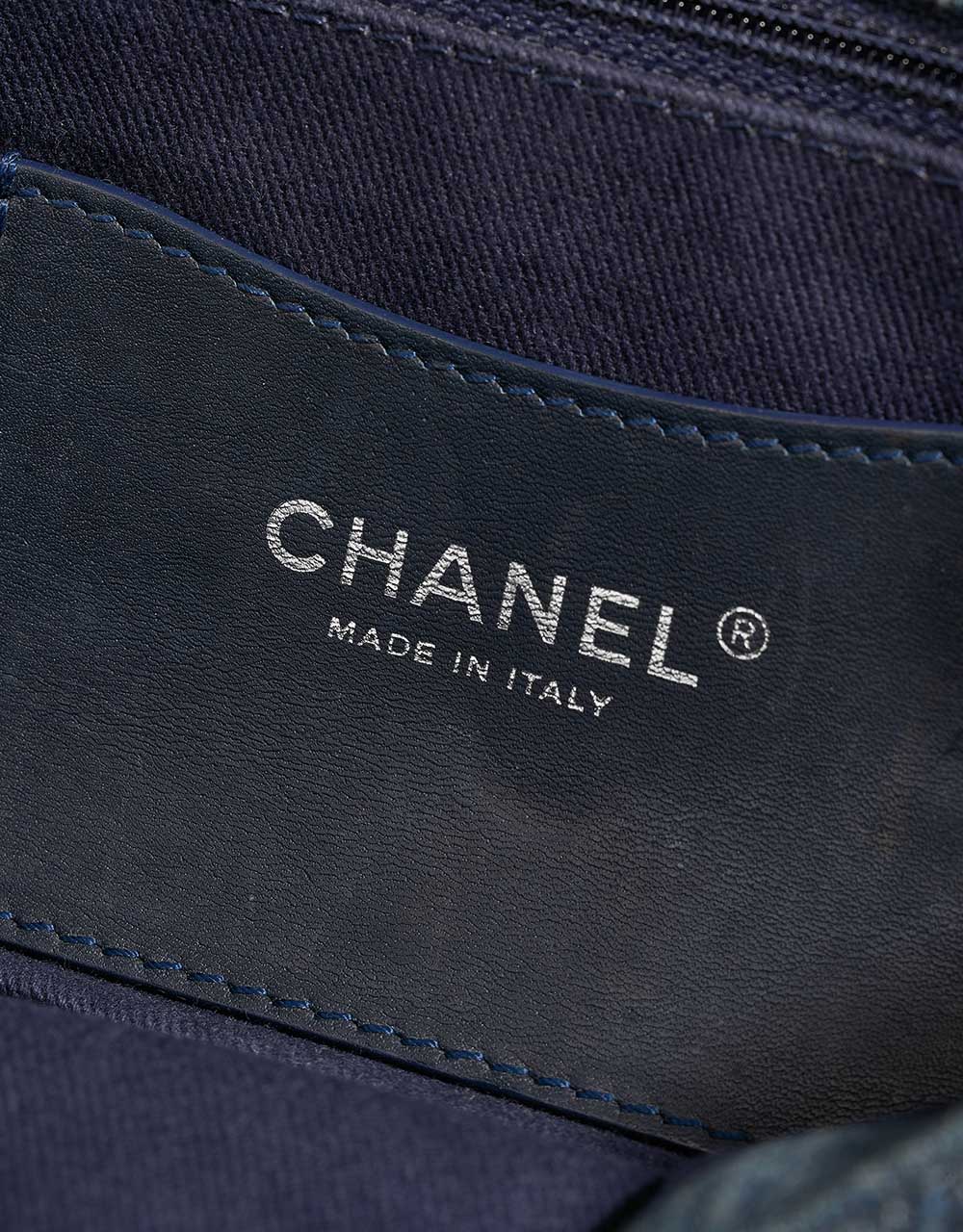 Chanel Timeless Medium Blue Logo | Vendez votre sac de créateur sur Saclab.com