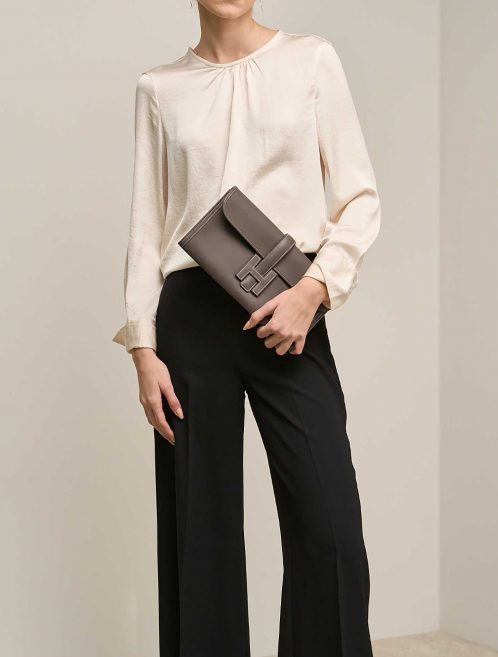 Hermès Jige 29 Etoupe auf Model | Verkaufen Sie Ihre Designertasche auf Saclab.com