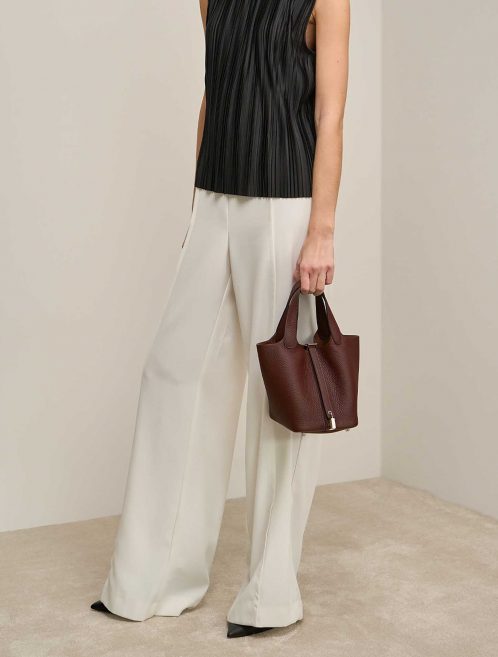 Hermès Picotin 18 RougeSellier on Model | Sell your designer bag on Saclab.com