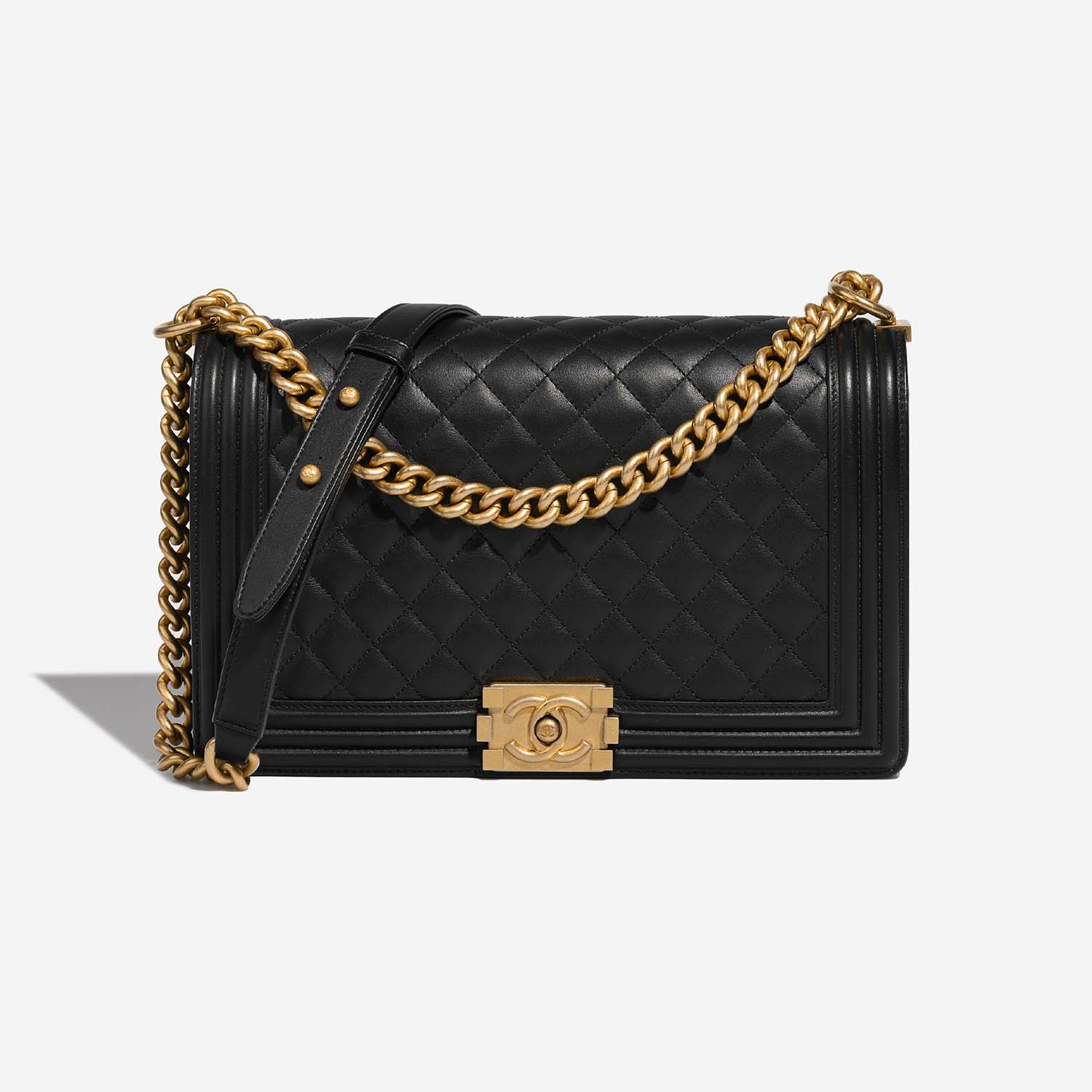 Chanel Boy NewMedium Black Front  S | Sell your designer bag on Saclab.com