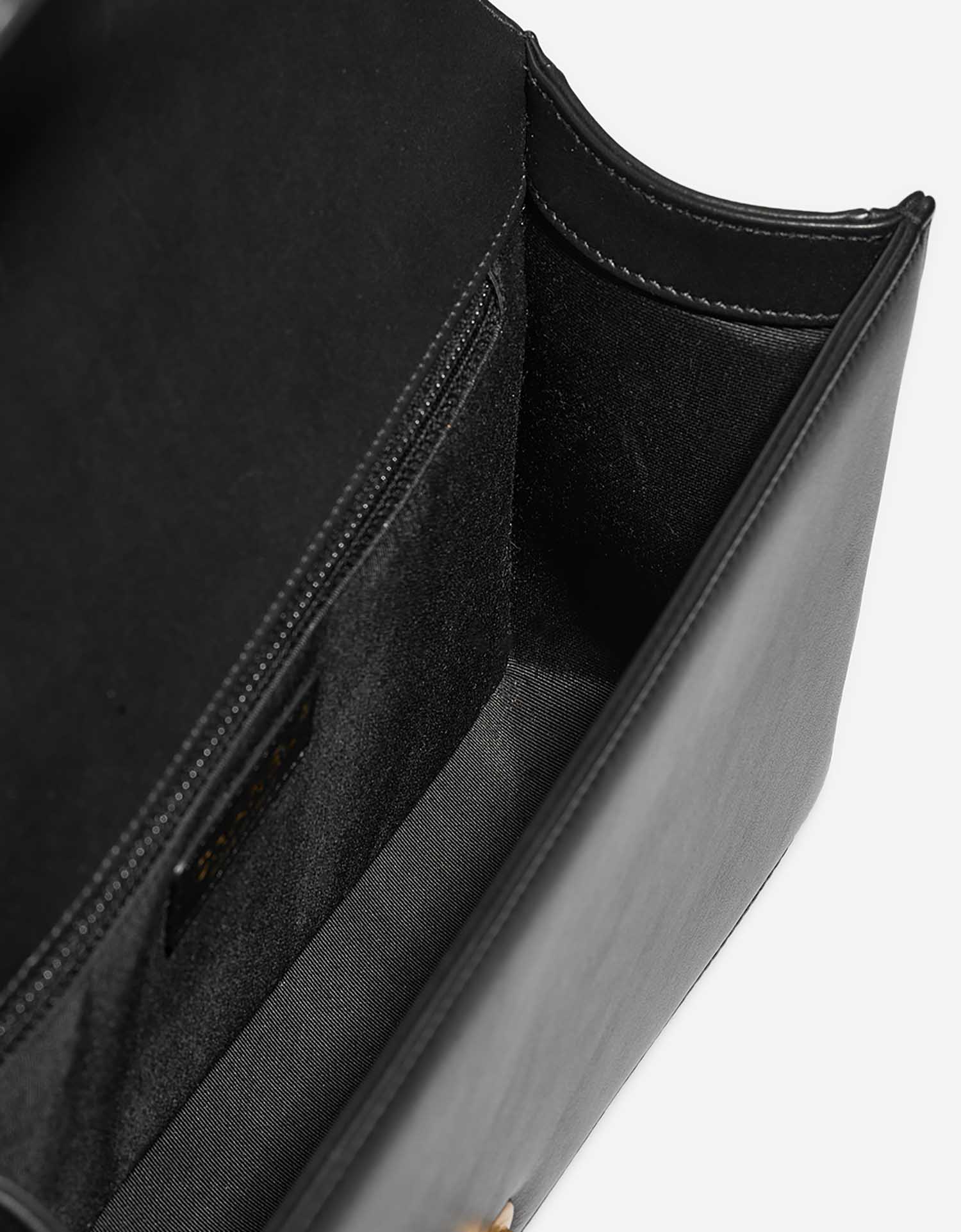 Chanel Boy NewMedium Black Inside  | Sell your designer bag on Saclab.com