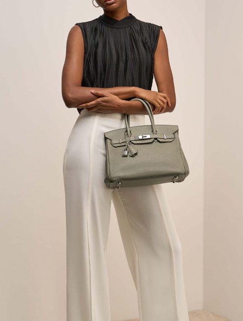 Hermès Birkin 30 Sauge on Model | Sell your designer bag on Saclab.com