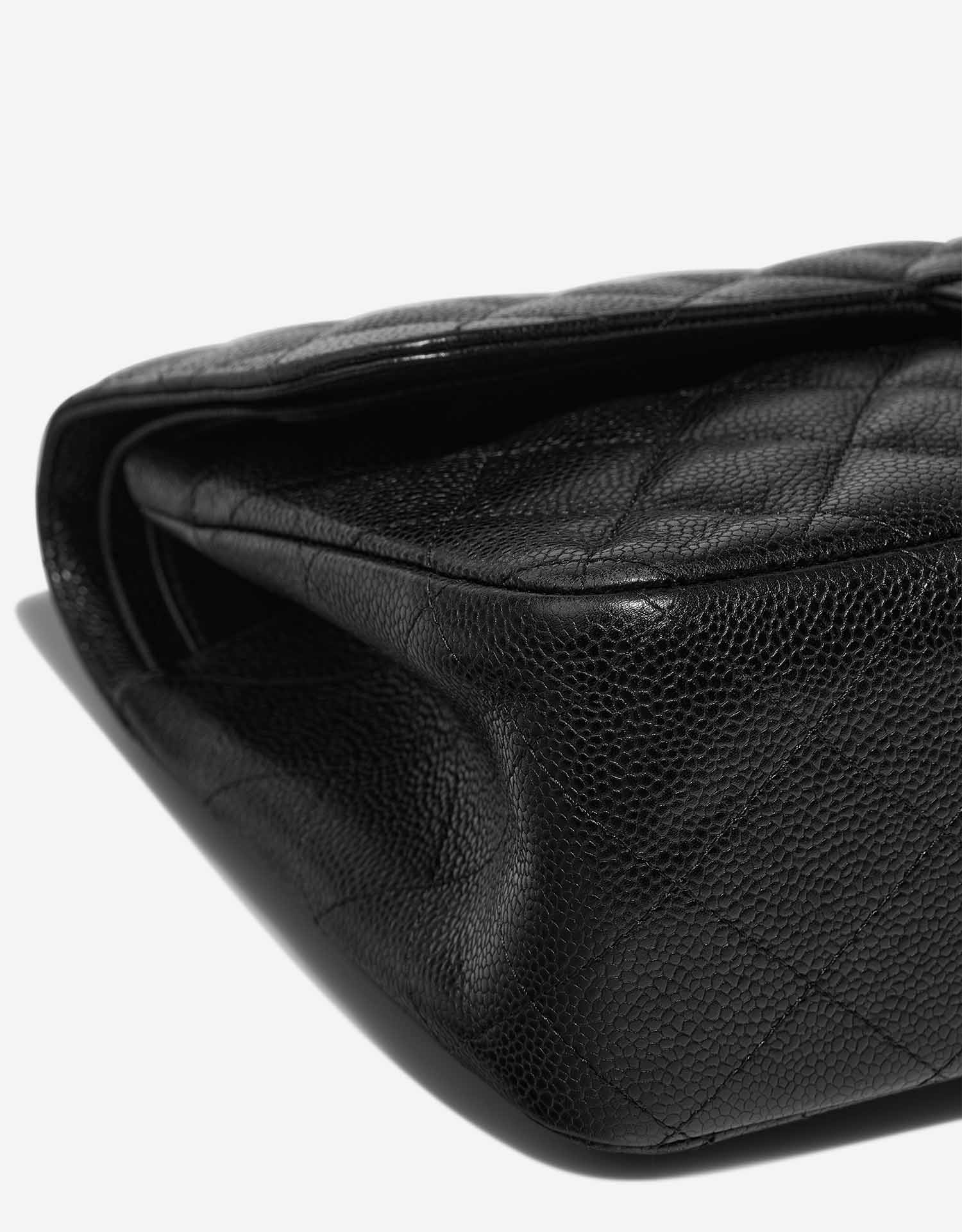 Chanel Timeless Jumbo Black signs of wear | Sell your designer bag on Saclab.com