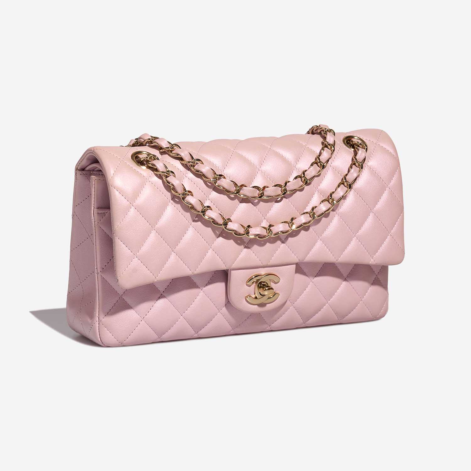 Chanel Timeless Medium LightPink Side Front | Verkaufen Sie Ihre Designer-Tasche auf Saclab.com