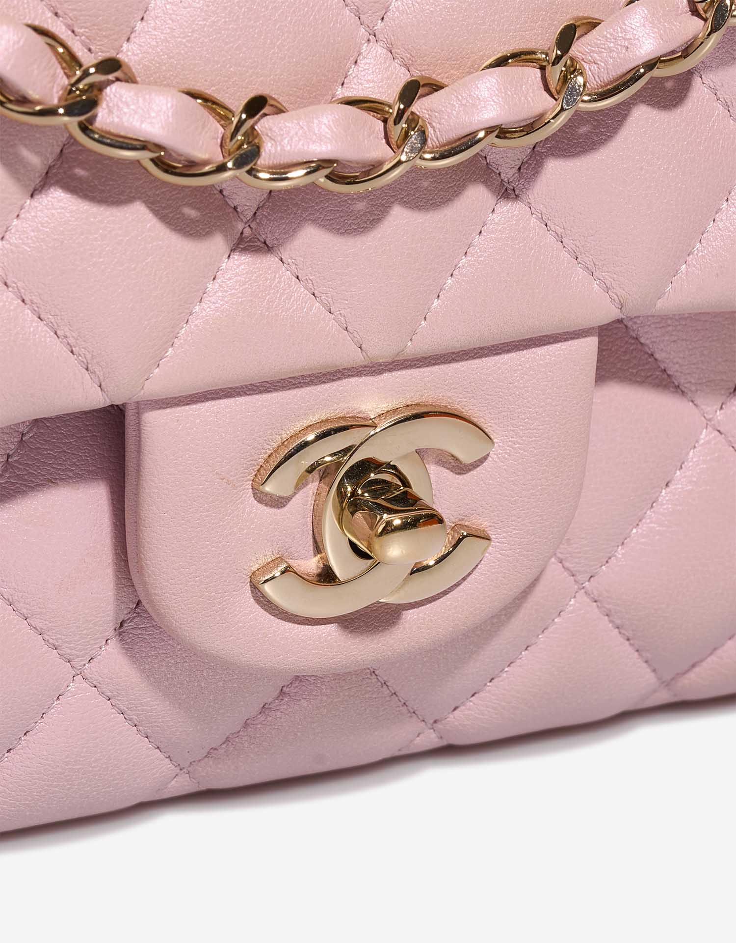 Chanel Timeless Medium LightPink Closing System  | Sell your designer bag on Saclab.com