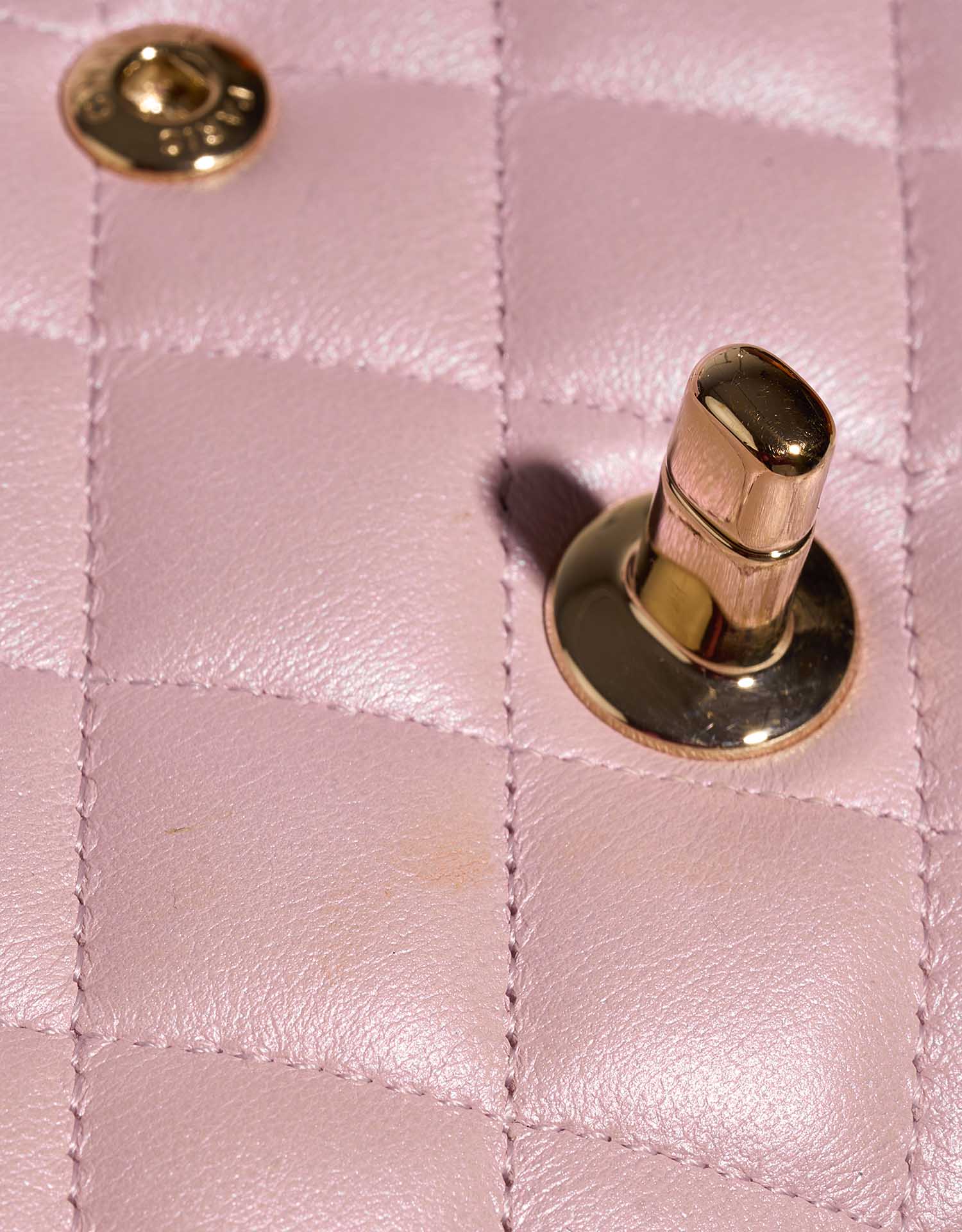 Chanel Timeless Medium LightPink signs of wear | Sell your designer bag on Saclab.com