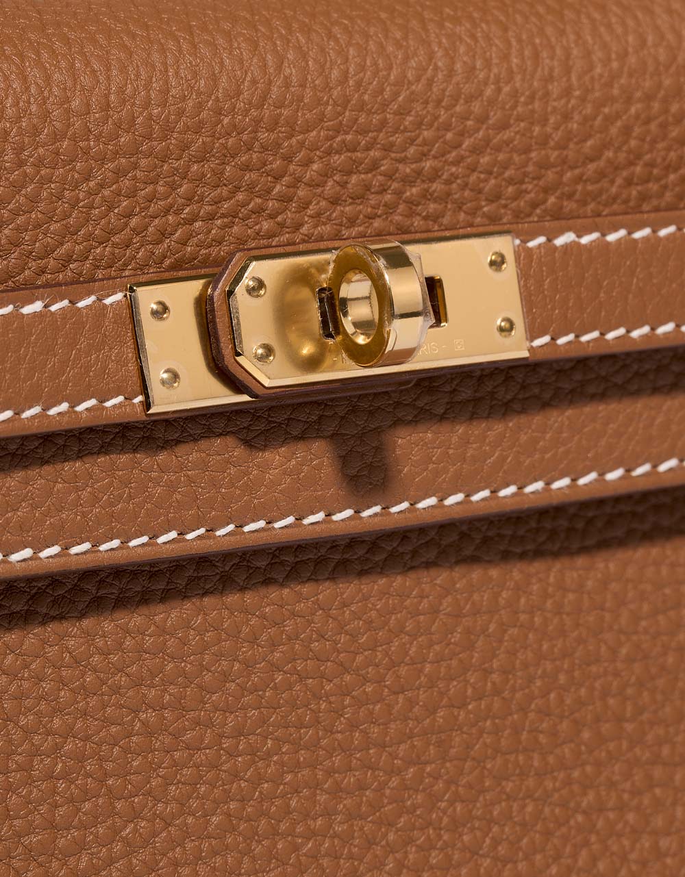 Hermès Kelly 25 Gold Closing System  | Sell your designer bag on Saclab.com