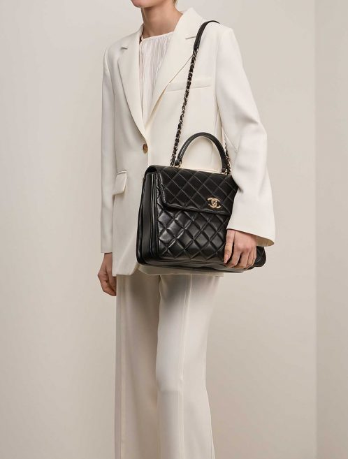Chanel TrendyCC Large Black on Model | Sell your designer bag on Saclab.com