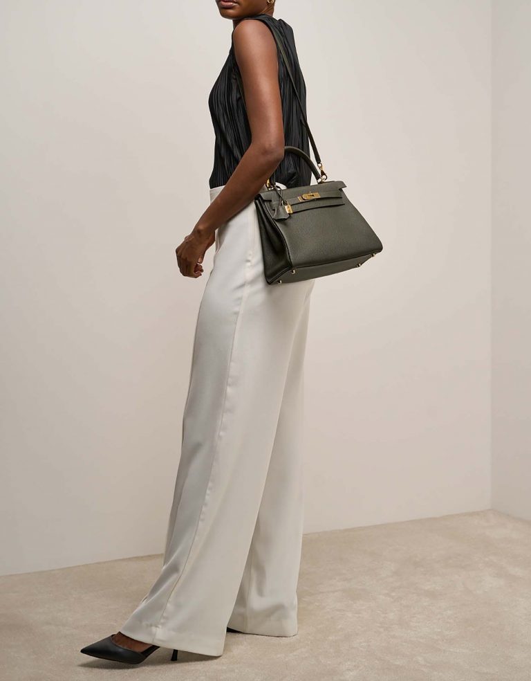 Hermès Kelly 28 VertDeGris Front  | Sell your designer bag on Saclab.com