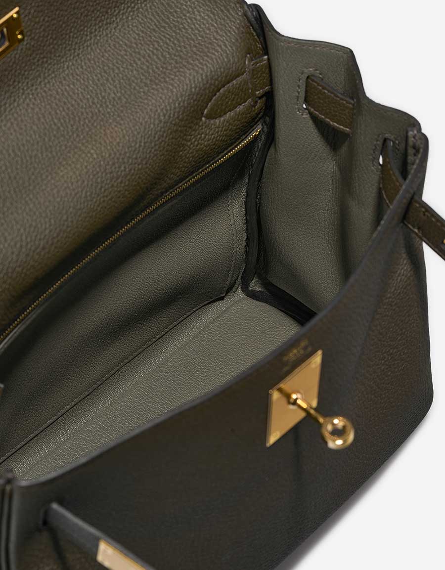 Hermès Kelly 28 VertDeGris Inside  | Sell your designer bag on Saclab.com