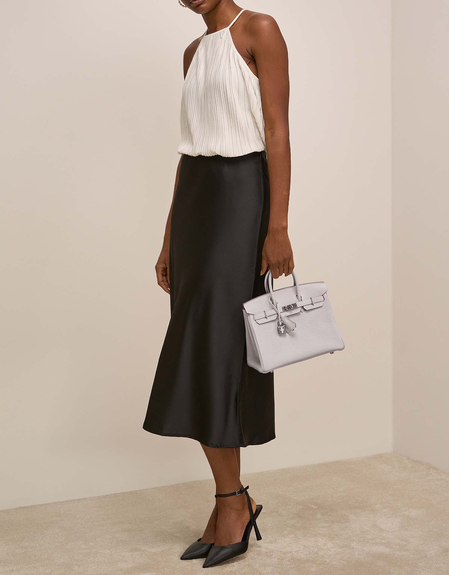 Hermès Birkin 25 GrisPale auf Model | Verkaufen Sie Ihre Designertasche auf Saclab.com