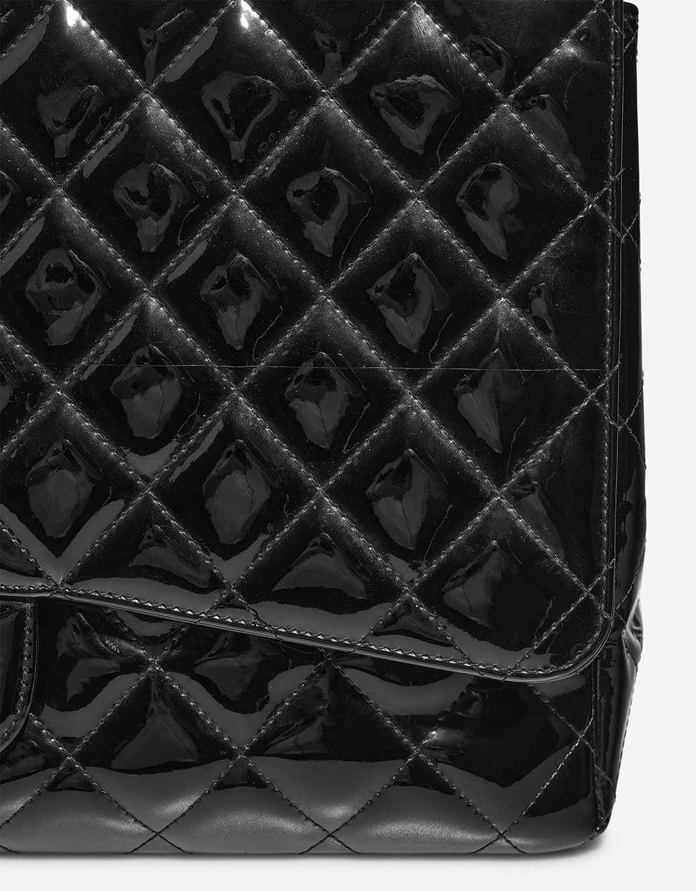 Chanel Timeless Maxi Black signs of wear 1 | Sell your designer bag on Saclab.com