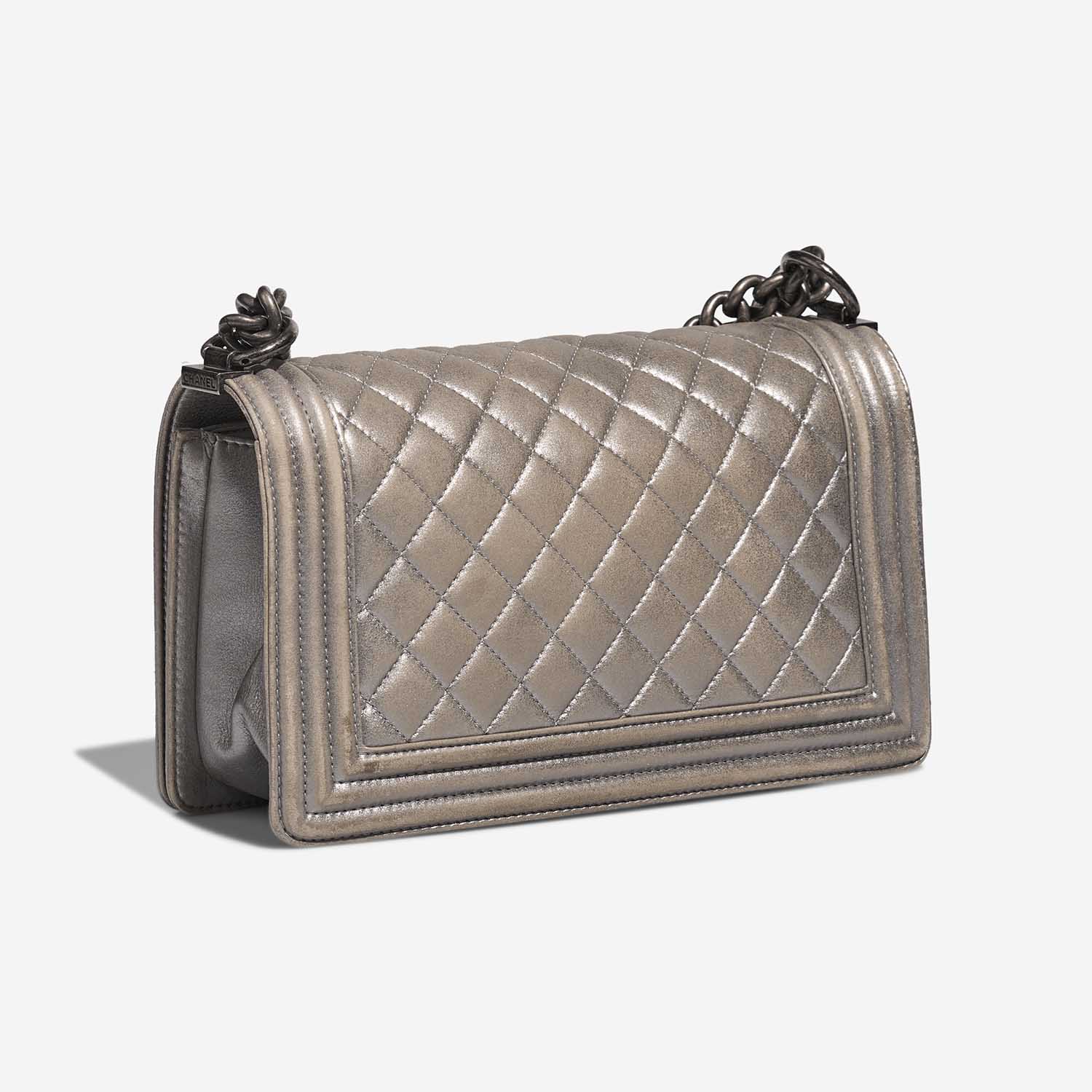 Chanel Boy NewMedium Silver Side Back | Verkaufen Sie Ihre Designer-Tasche auf Saclab.com