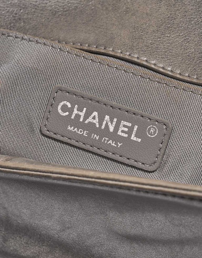 Chanel Boy NewMedium Silver Logo | Verkaufen Sie Ihre Designer-Tasche auf Saclab.com