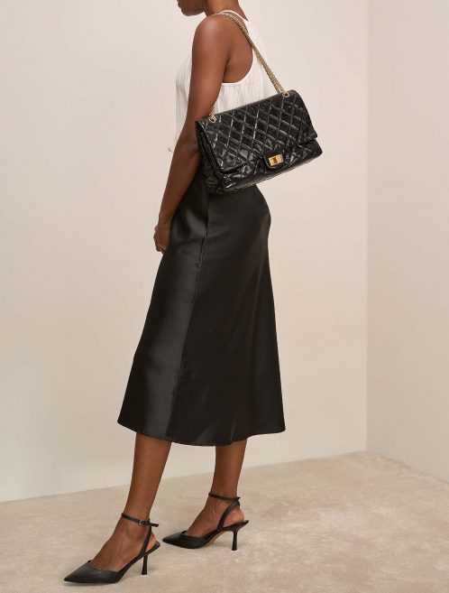 Chanel 255Reissue Black on Model | Sell your designer bag on Saclab.com