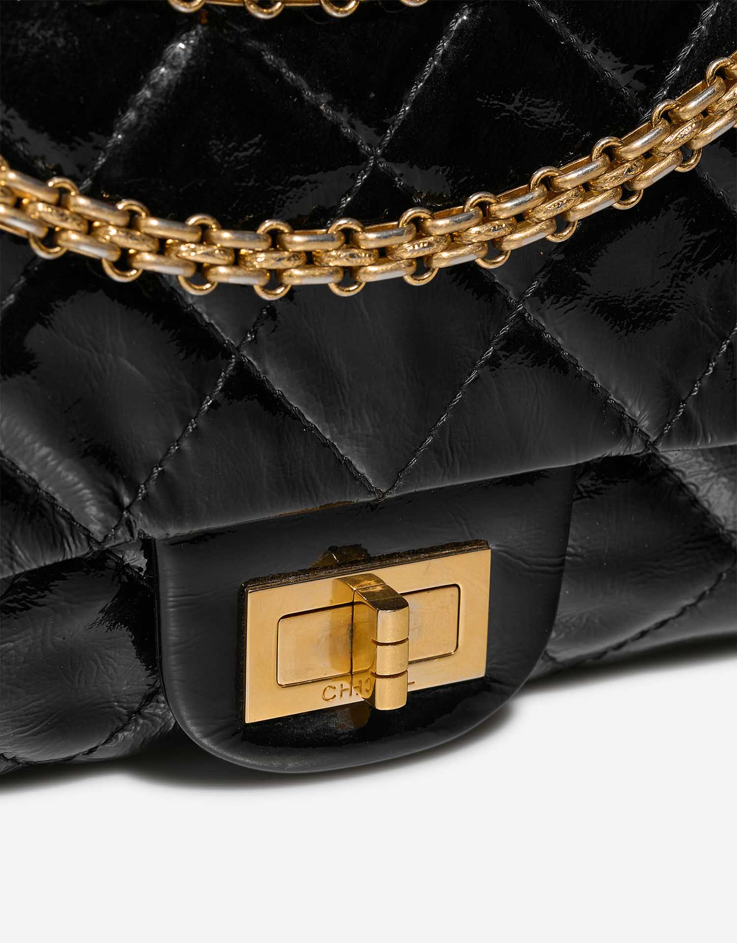 Chanel 255Reissue Black Closing System  | Sell your designer bag on Saclab.com
