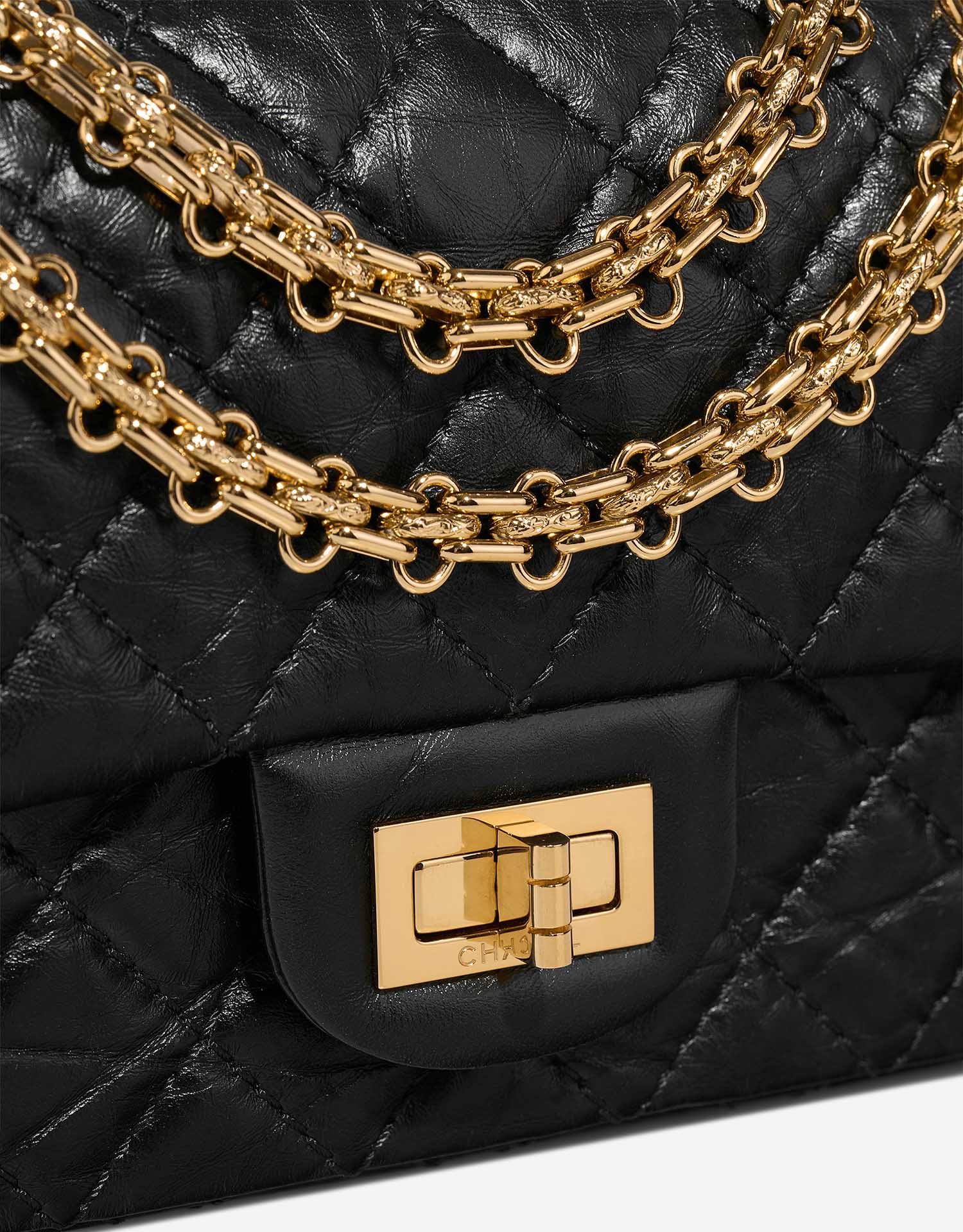 Chanel 255Reissue 224 Black Closing System  | Sell your designer bag on Saclab.com