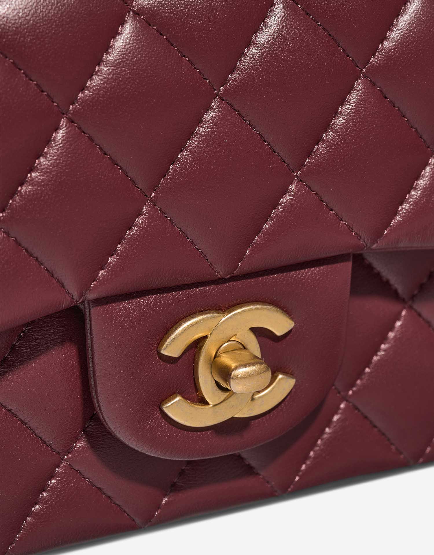Chanel Timeless MiniRectangulaire Rouge foncé Système de fermeture | Vendez votre sac de créateur sur Saclab.com