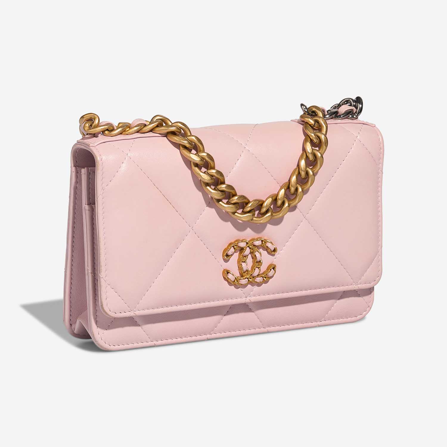 Chanel 19 Walletonchain Lightpink Side Front  | Sell your designer bag on Saclab.com