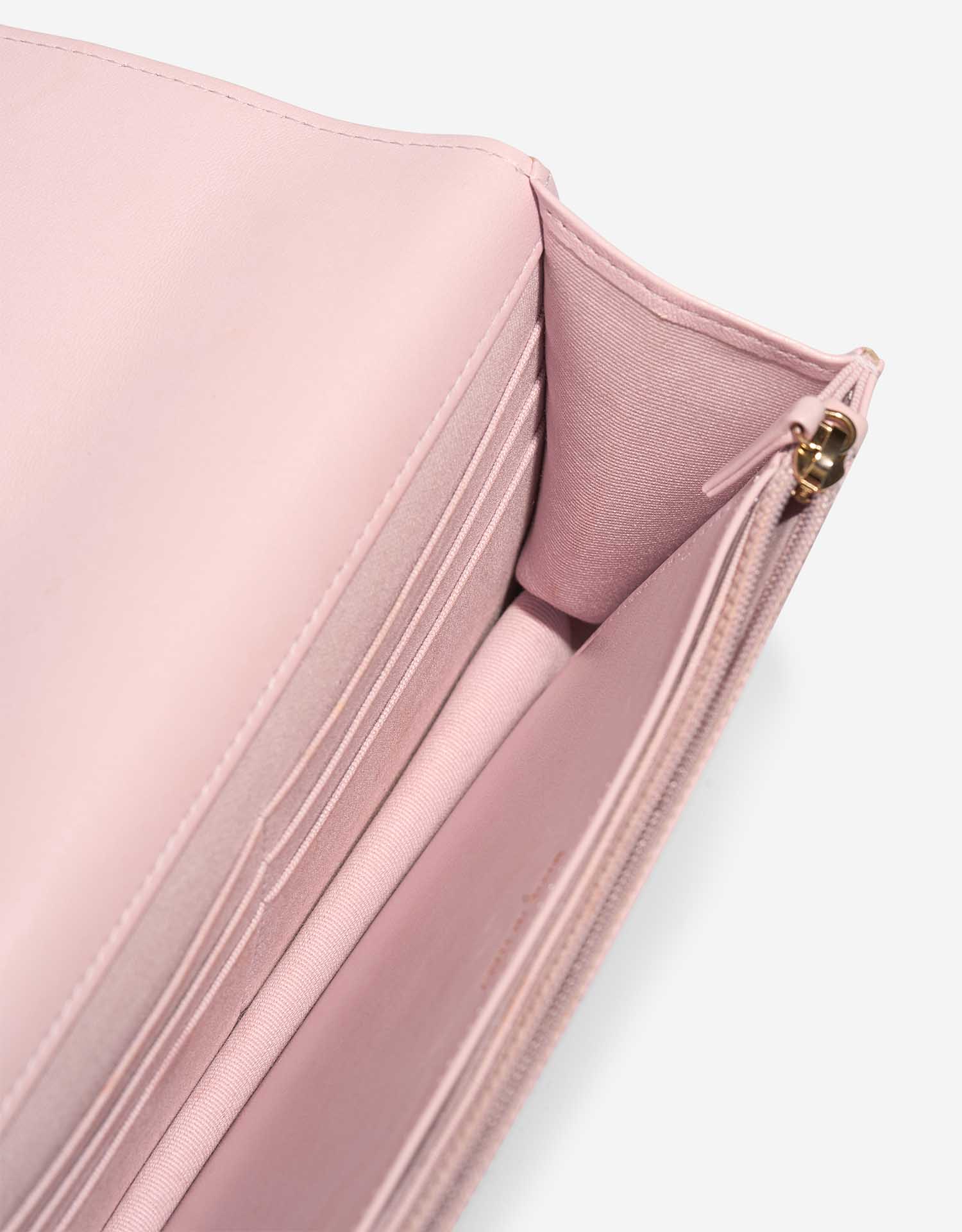 Chanel 19 Walletonchain Lightpink Inside  | Sell your designer bag on Saclab.com