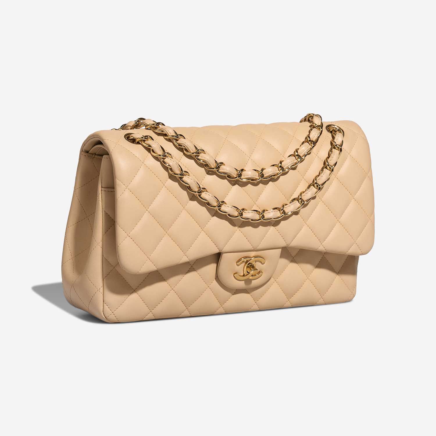 Chanel Timeless Jumbo Beige Side Front | Verkaufen Sie Ihre Designer-Tasche auf Saclab.com
