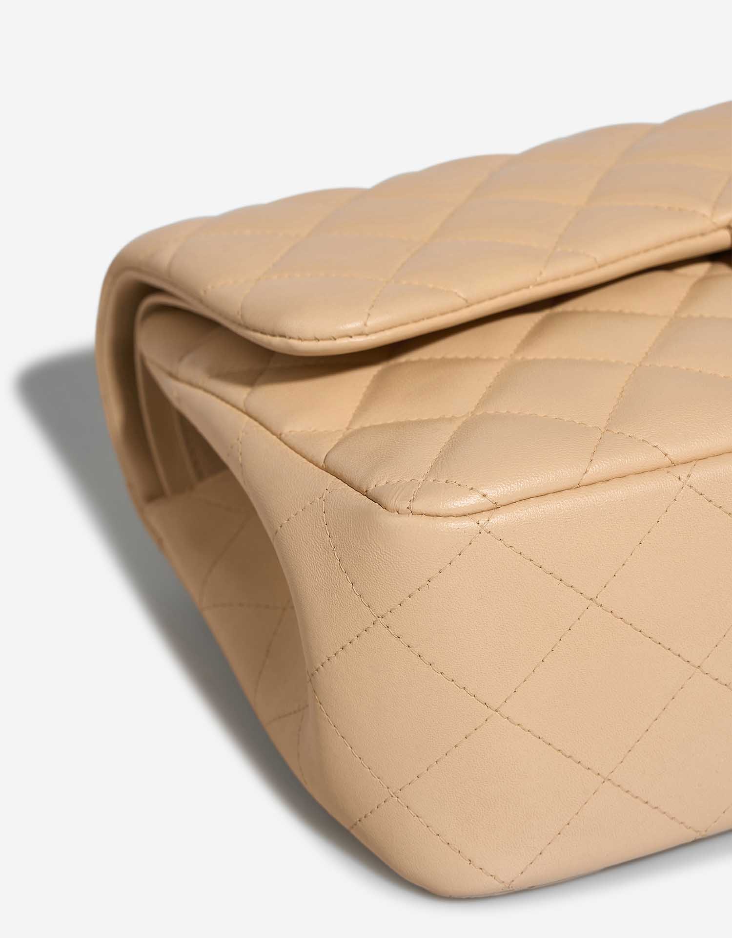 Chanel Timeless Jumbo Beige signs of wear | Sell your designer bag on Saclab.com